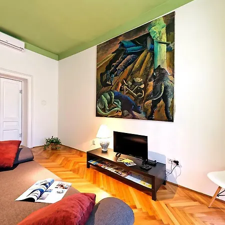 Apartment Sax *